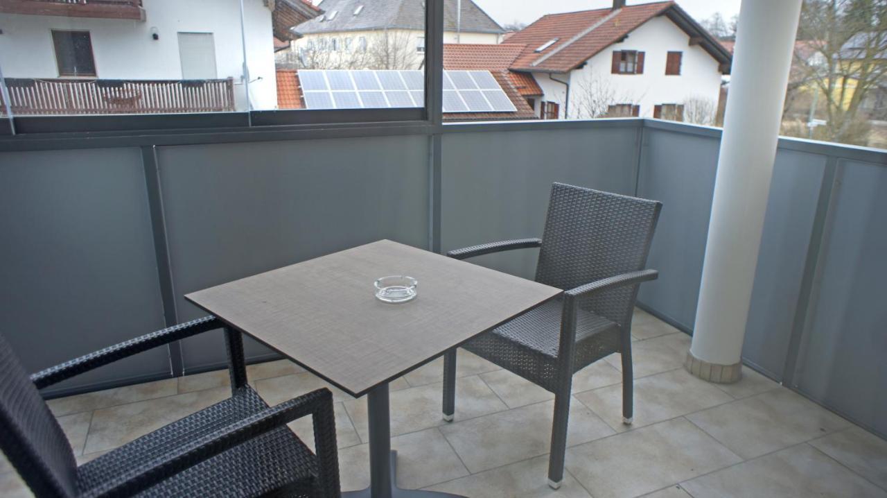 Hotel Heimfeld Restaurant Cafe Garching an Der Alz Exterior photo